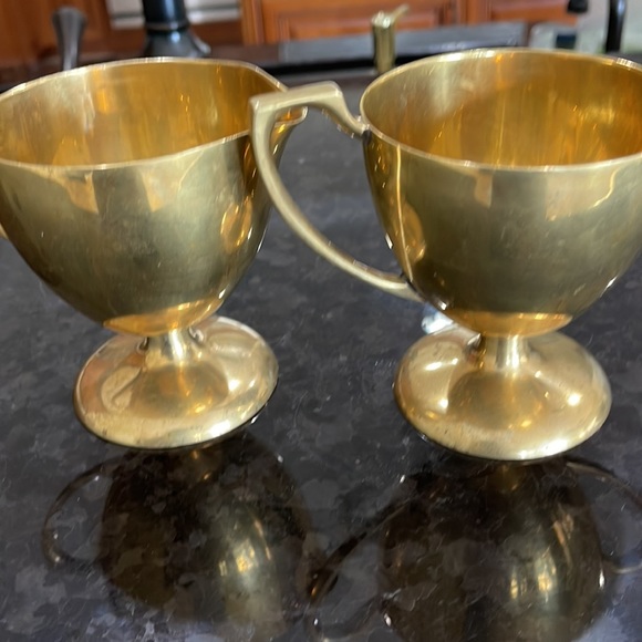 Vintage dirilyte sugar bowl and creamer set brass finish . Needs a good polish - Picture 11 of 11